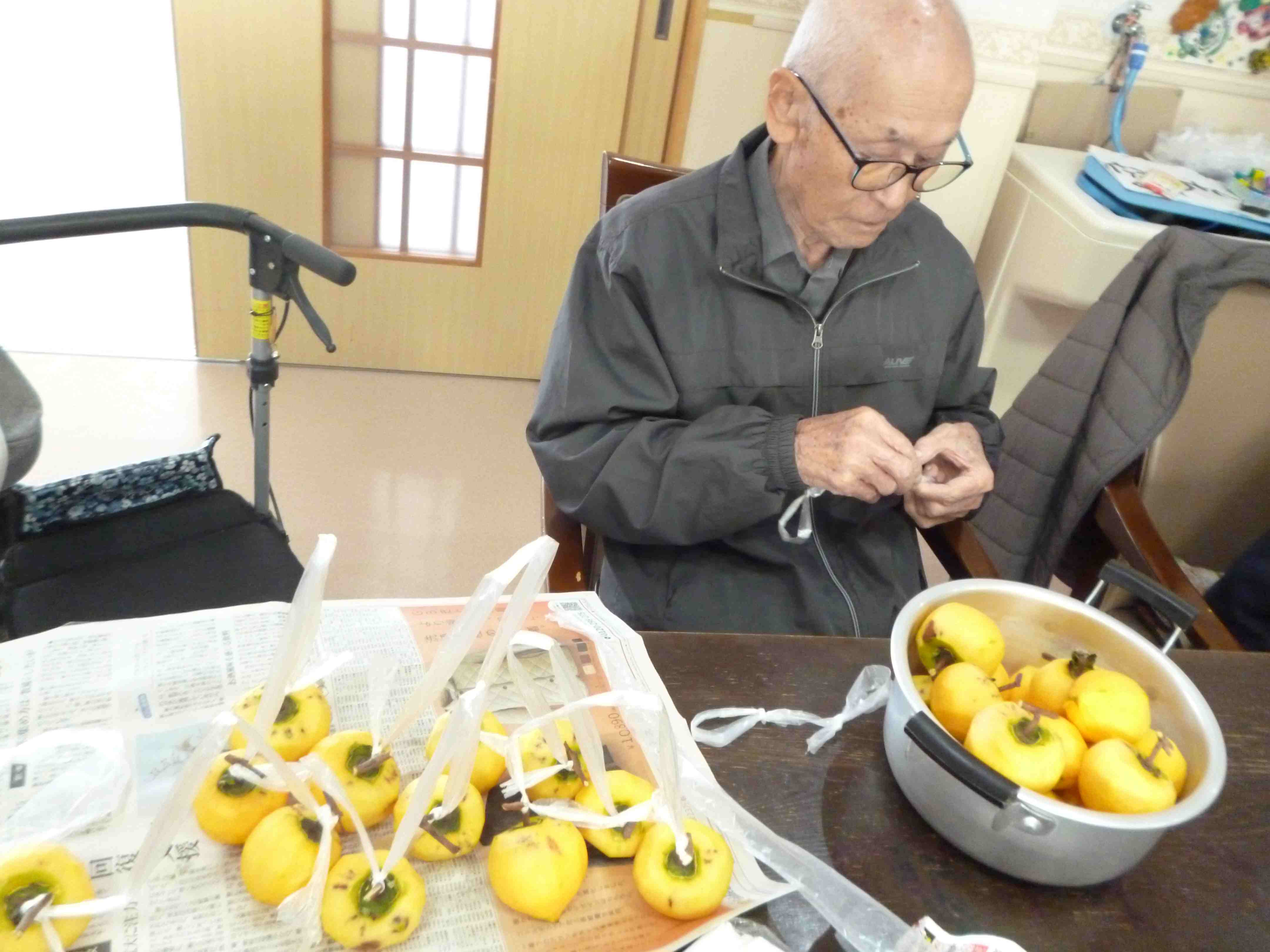紐をかけて・・・