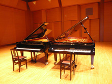 音楽堂にあるグラウンドピアノの写真2