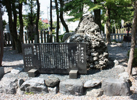 大垣八幡神社のさざれ石の写真